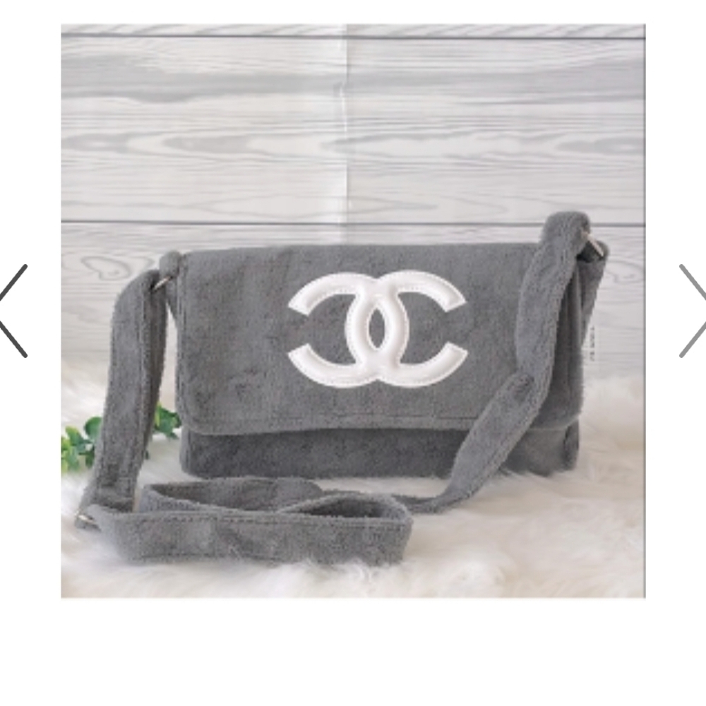 🩶🤍CHANEL Plush Gray Crossbody Bag with White Emblem, VIP Precision BAG.🩶💕 - Picture 12 of 13